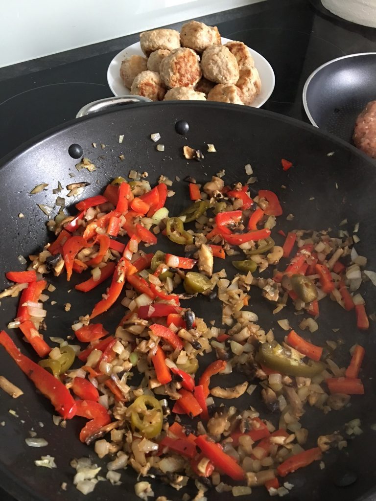 Dietetyczne pulpety w sosie pomidorowym na ostro