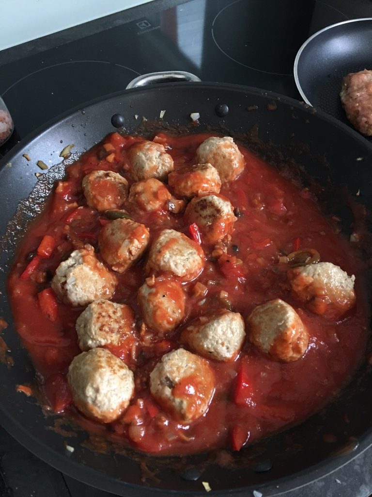 Dietetyczne pulpety w sosie pomidorowym na ostro